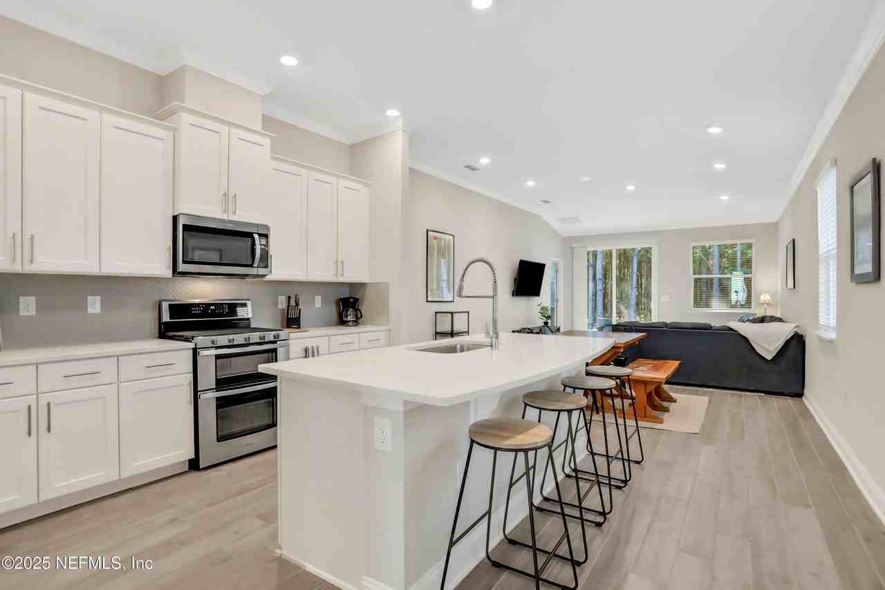 404 Thistleton Way - Photo 7 of 35