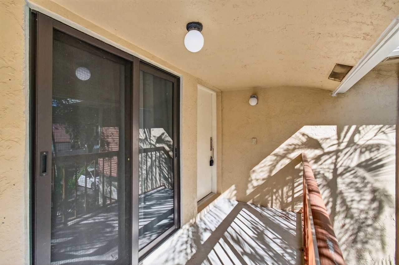 3939 Northeast 5th Avenue #F201 - Photo 4 of 50