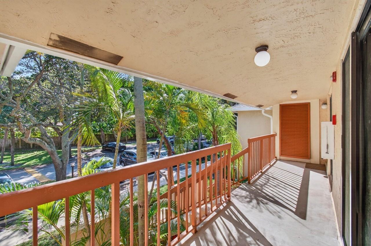 3939 Northeast 5th Avenue #F201 - Photo 5 of 50