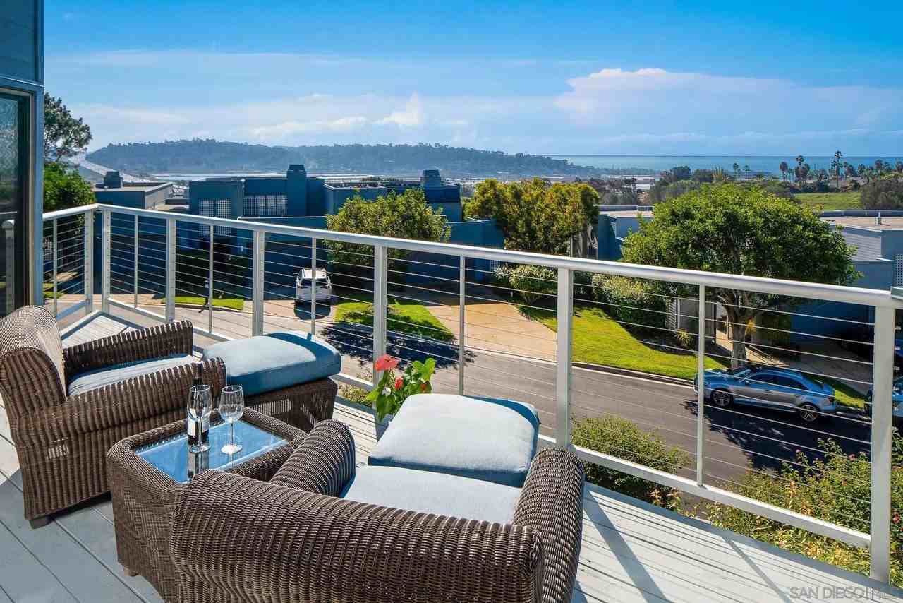 1060 America Way - Photo 4 of 50