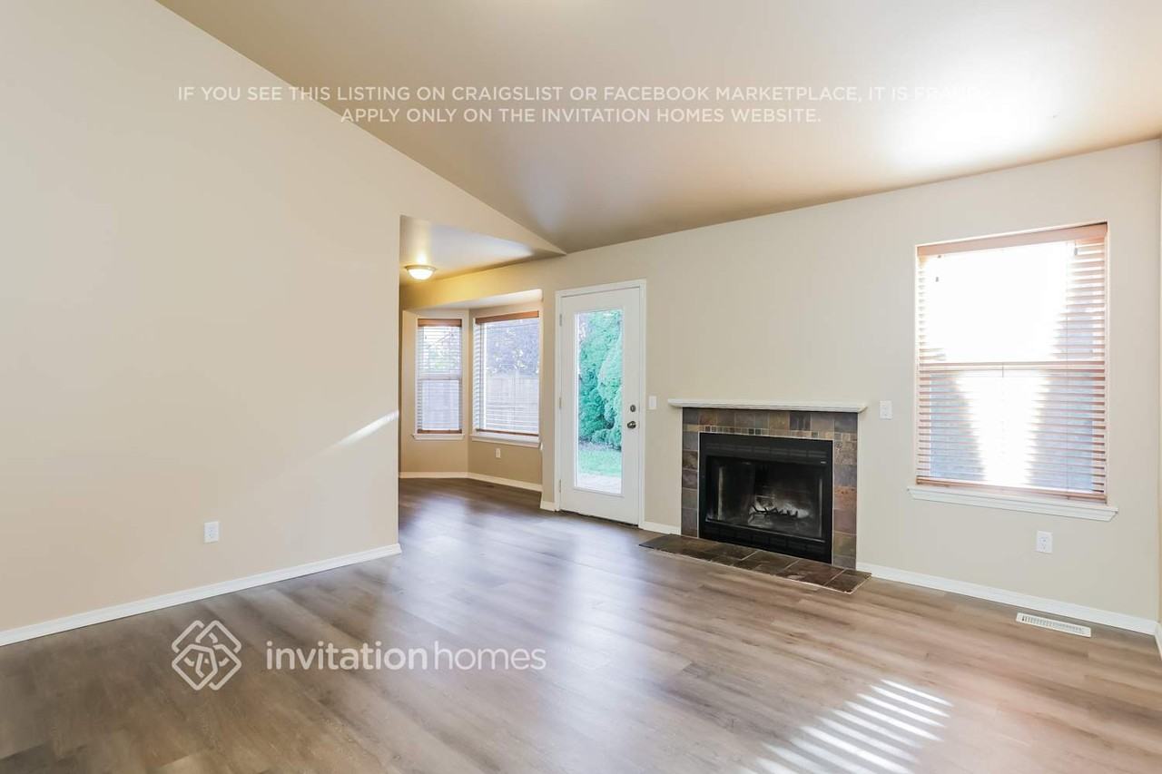8628 15th St Ne - Photo 3 of 17