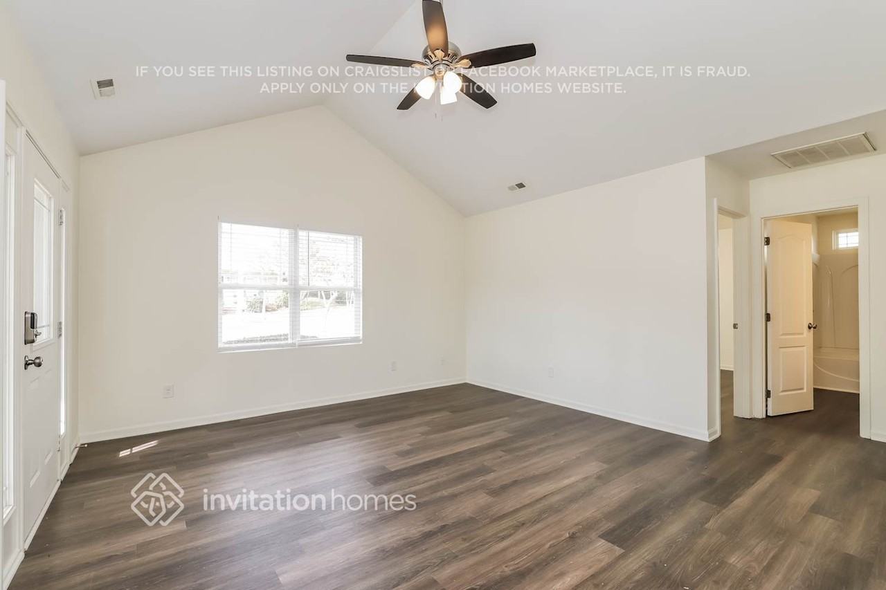 299 Maynard South Dr - Photo 4 of 17