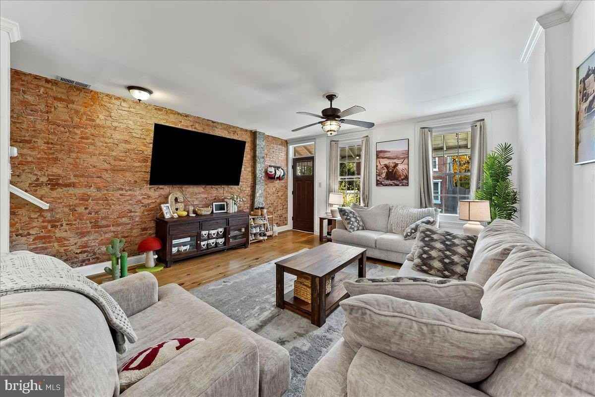 131 E Union St - Photo 4 of 23