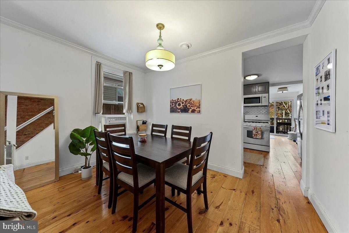 131 E Union St - Photo 5 of 23