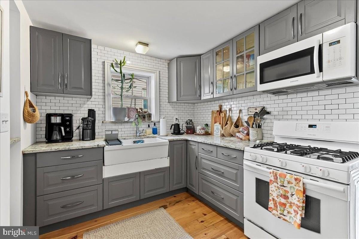 131 E Union St - Photo 6 of 23