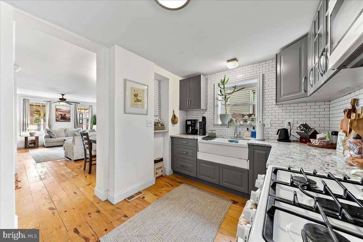 131 E Union St - Photo 7 of 23