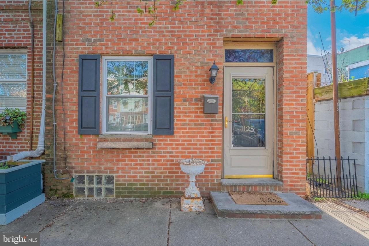 1125 E Moyamensing Ave - Photo 2 of 25