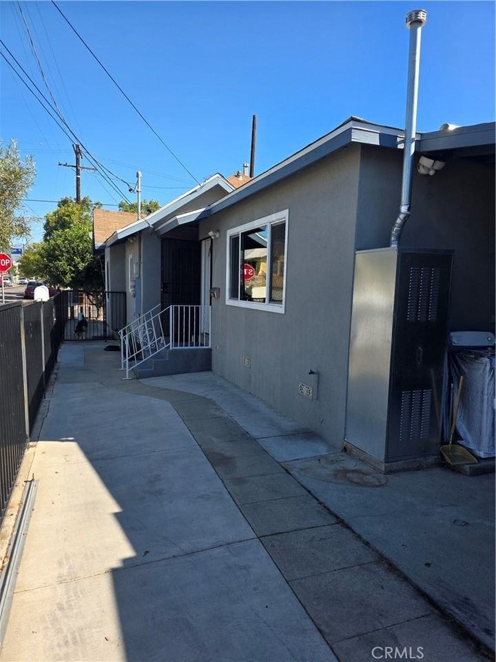 220 N Saratoga St - Photo 2 of 7