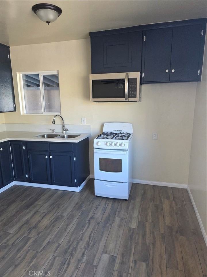 220 N Saratoga St - Photo 5 of 7