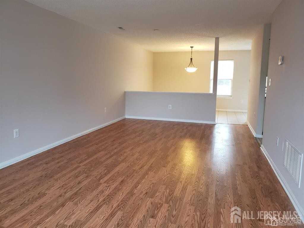 114 Daniel Ct - Photo 2 of 14