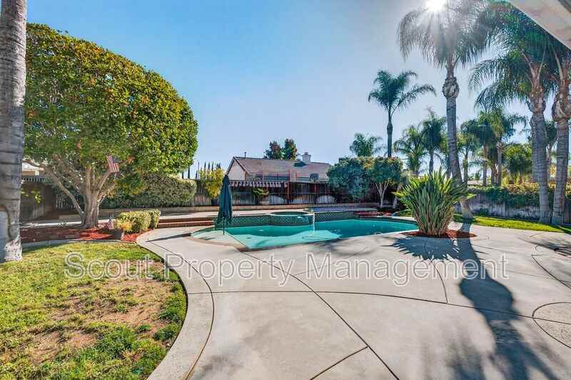 35912 Arras Dr - Photo 2 of 32