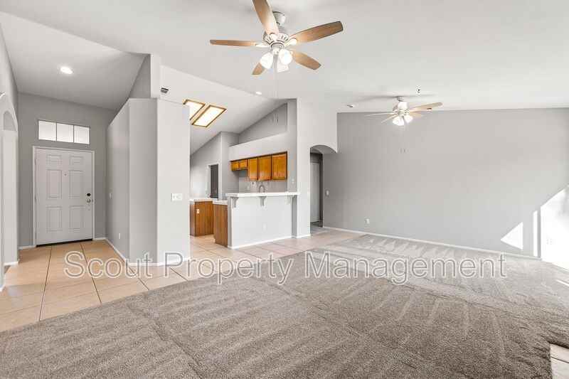 35912 Arras Dr - Photo 4 of 32