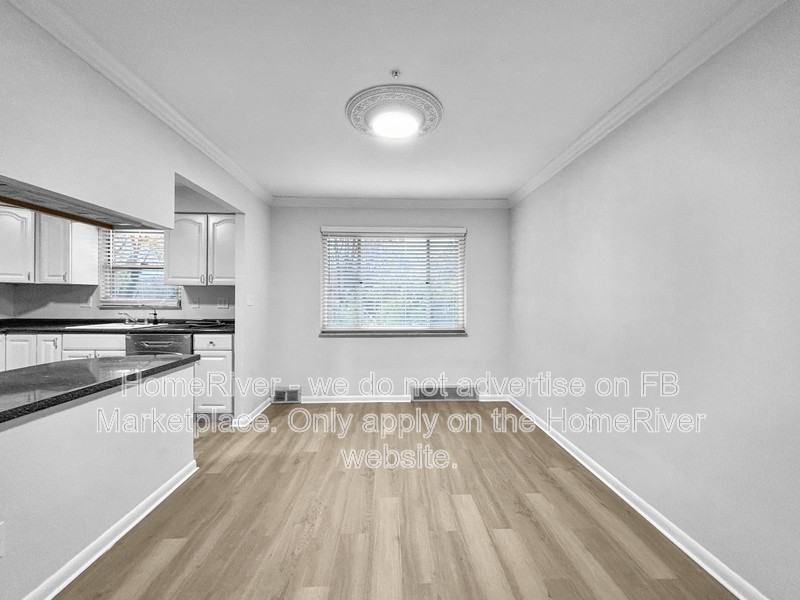 915 Lindenwood Dr - Photo 3 of 23