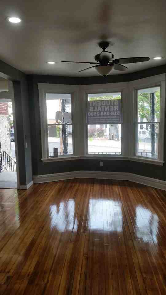 4 bedroom, 1 bath - Photo 6 of 16