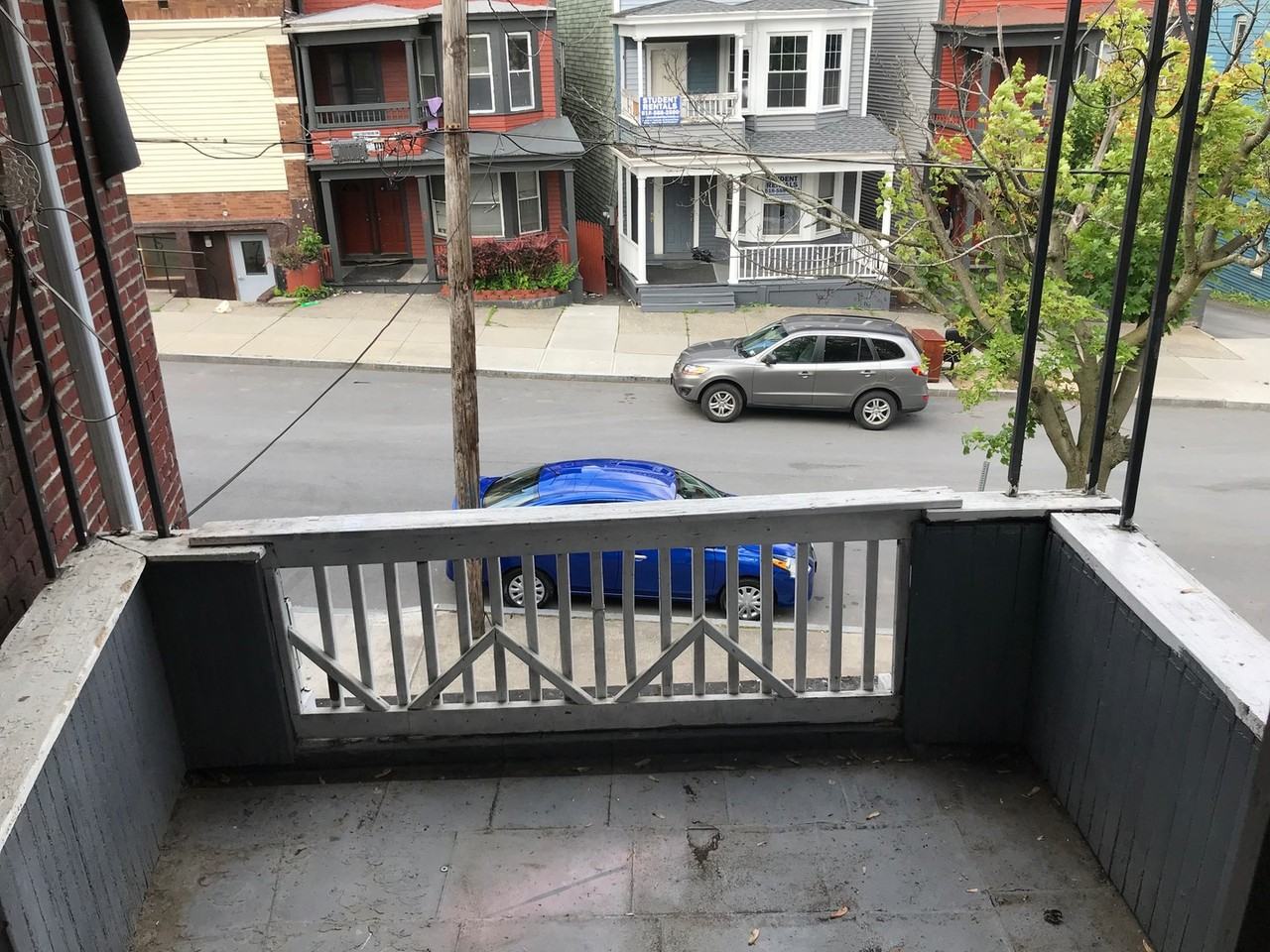 4 bedroom, 1 bath - Photo 4 of 16