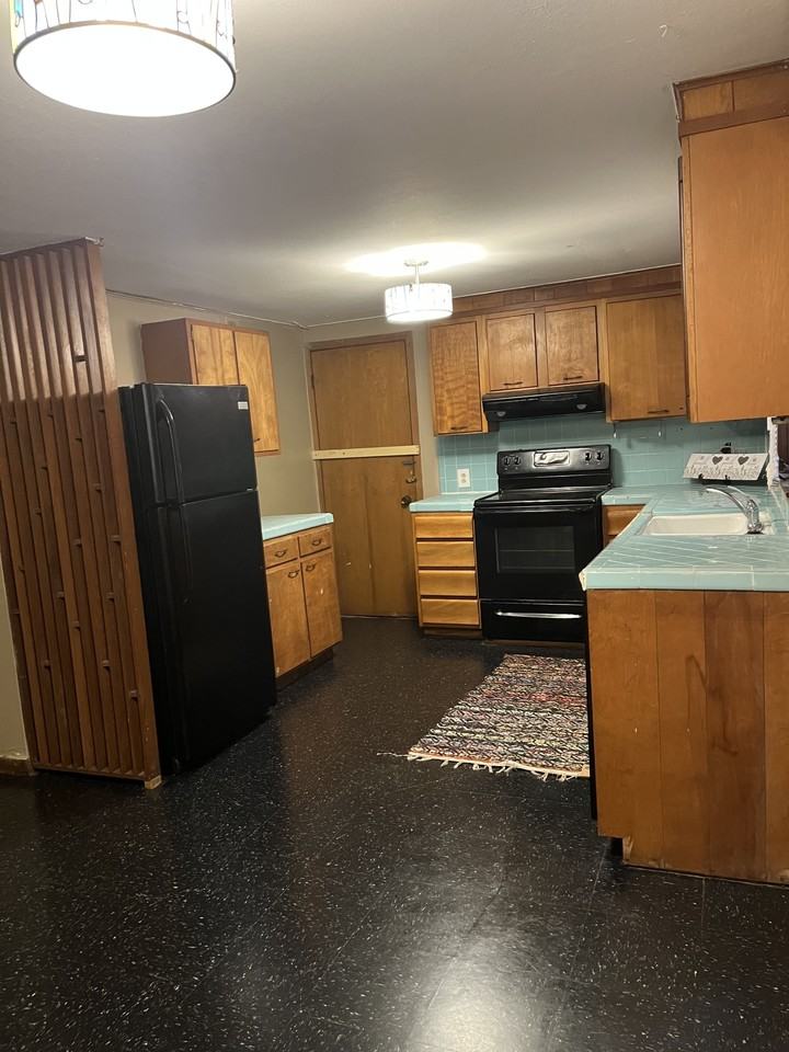 917 Southwest Tyler Street - Photo 2 of 8