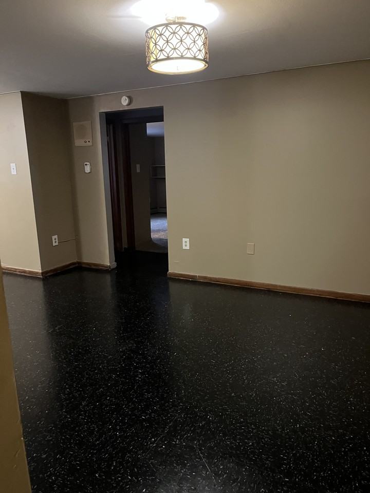 917 Southwest Tyler Street - Photo 3 of 8