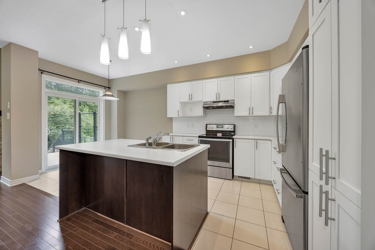 880 Fletcher Circle - Photo 3 of 31