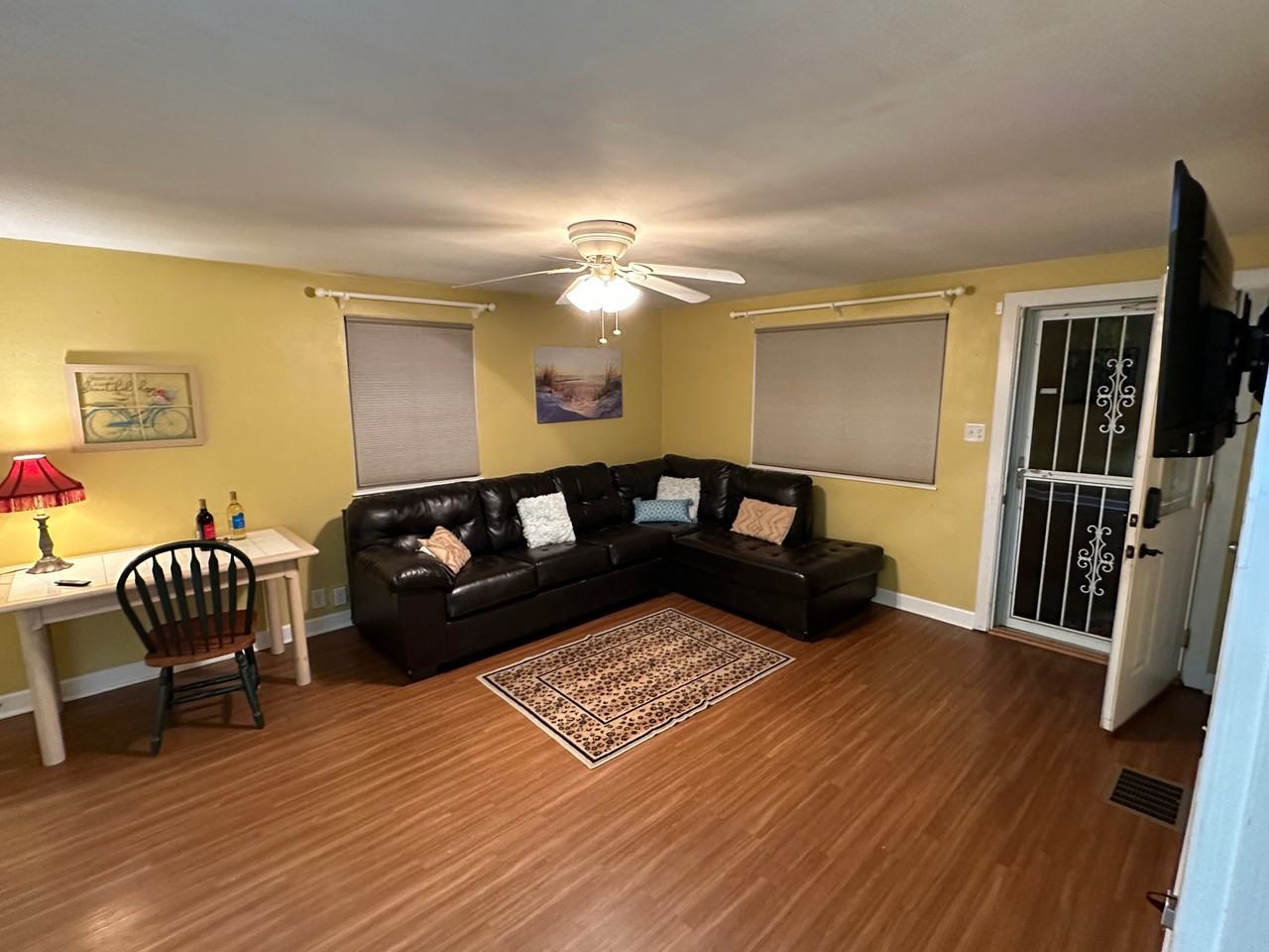 2210 Hollywood Pl - Photo 3 of 16