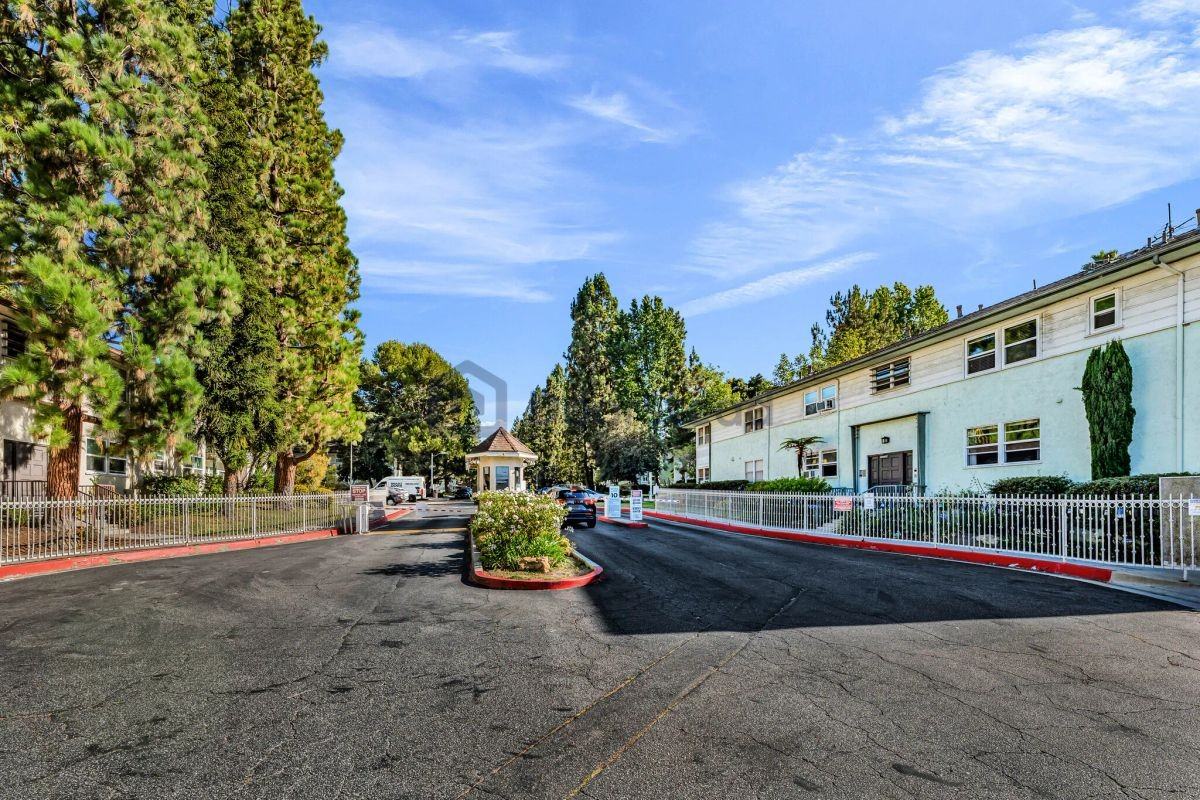 5835 Bowcroft St - Photo 2 of 28