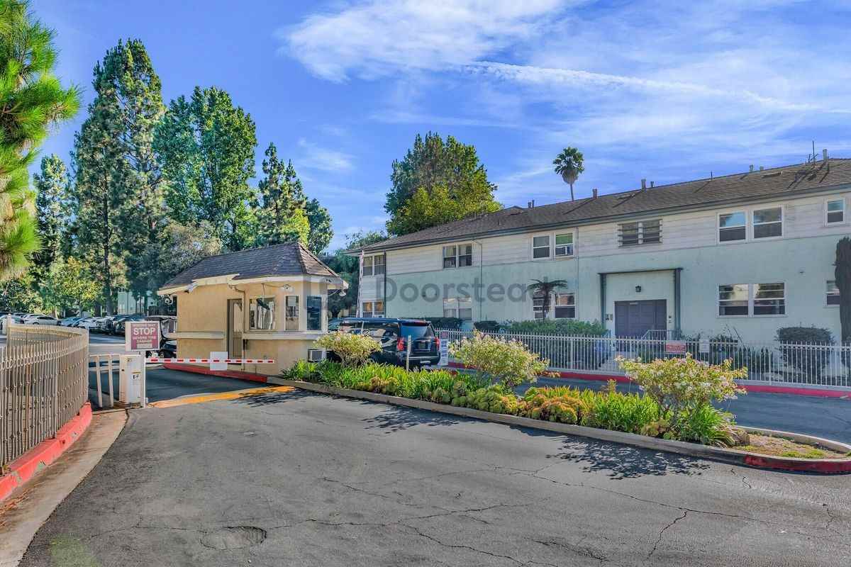 5835 Bowcroft St - Photo 3 of 28