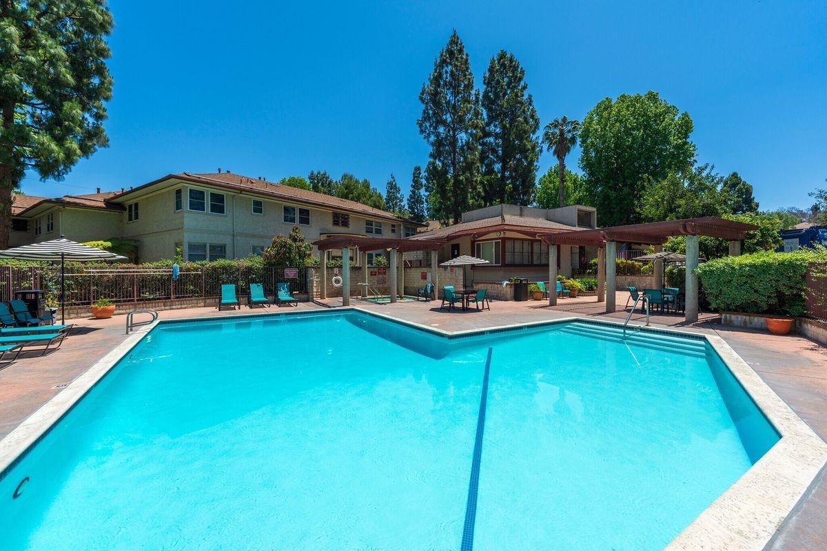 5835 Bowcroft St - Photo 4 of 28