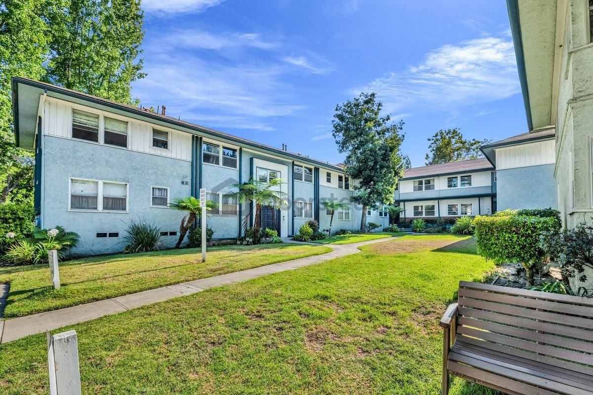 5835 Bowcroft St - Photo 5 of 28