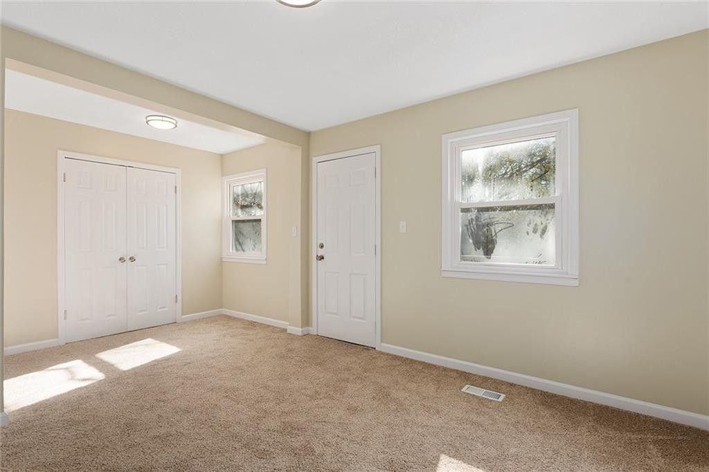 2619 Northeast 39th Terrace - Photo 4 of 14