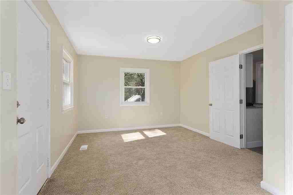 2619 Northeast 39th Terrace - Photo 5 of 14