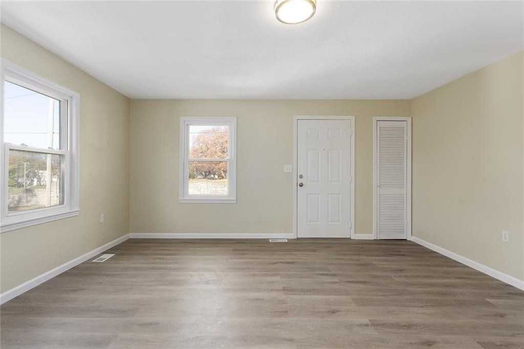 2619 Northeast 39th Terrace - Photo 7 of 14