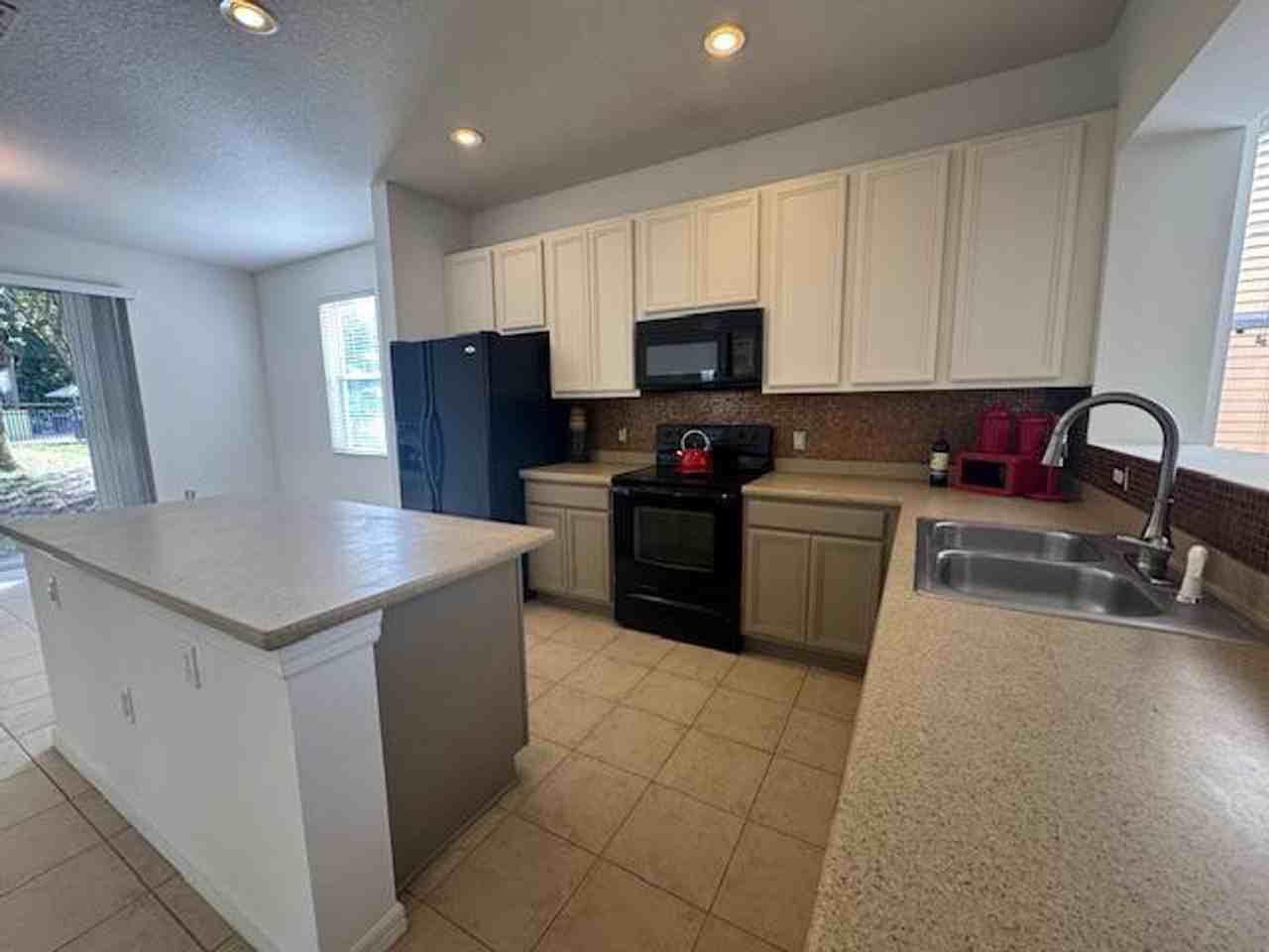 5160 Regatta Dr - Photo 7 of 27