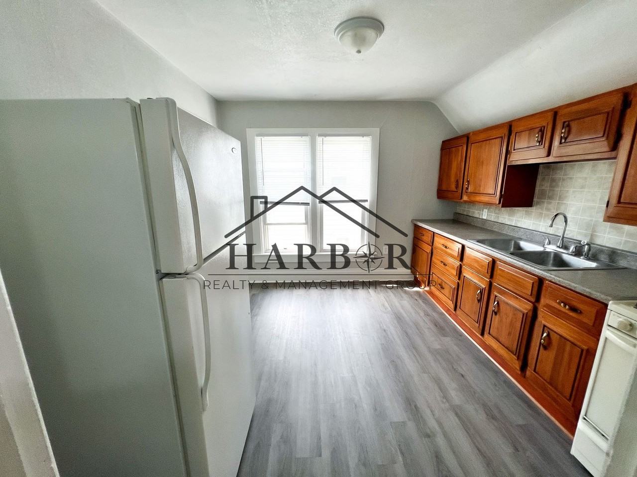 527 Boone St - Photo 2 of 18