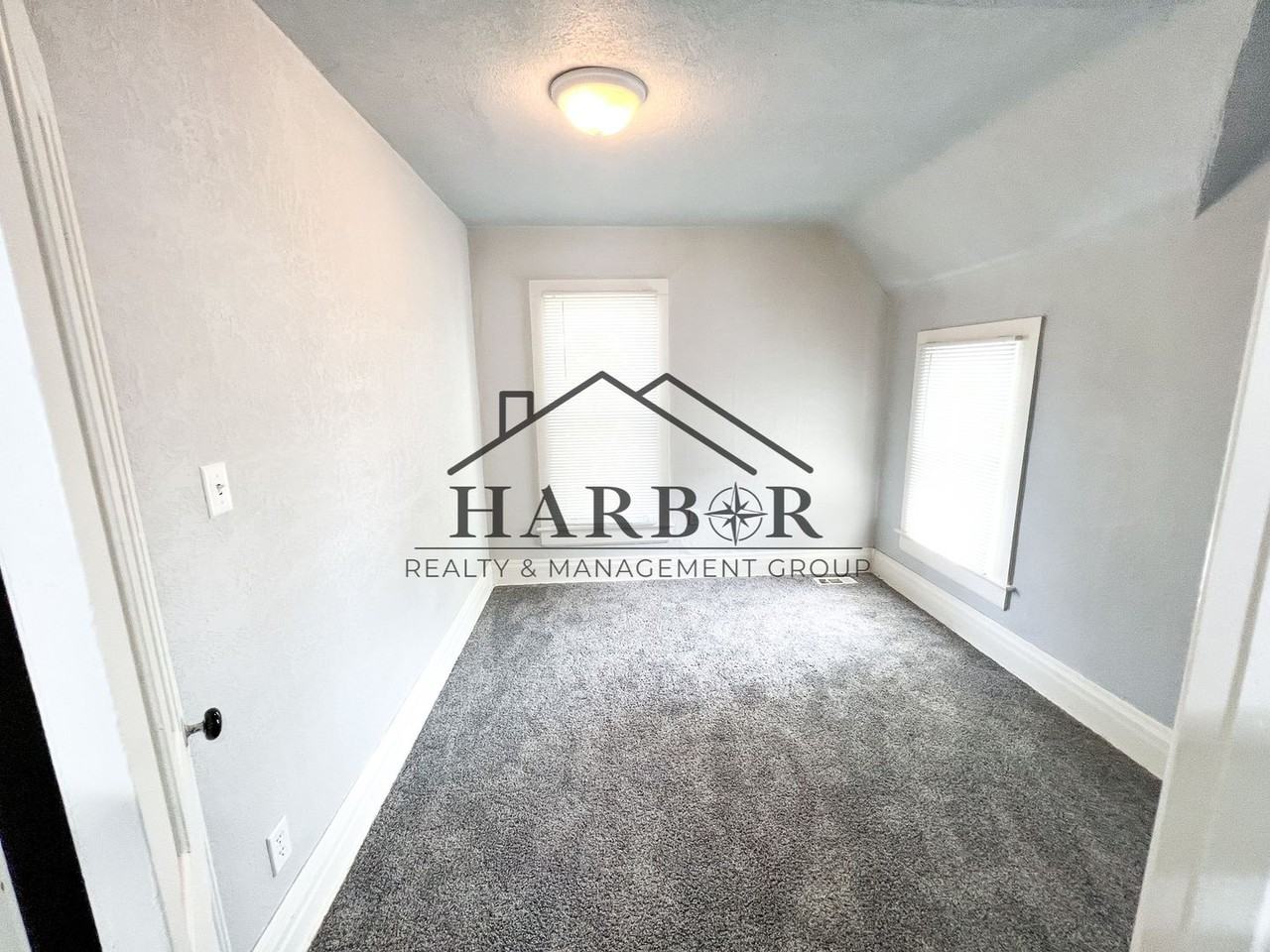 527 Boone St - Photo 4 of 18