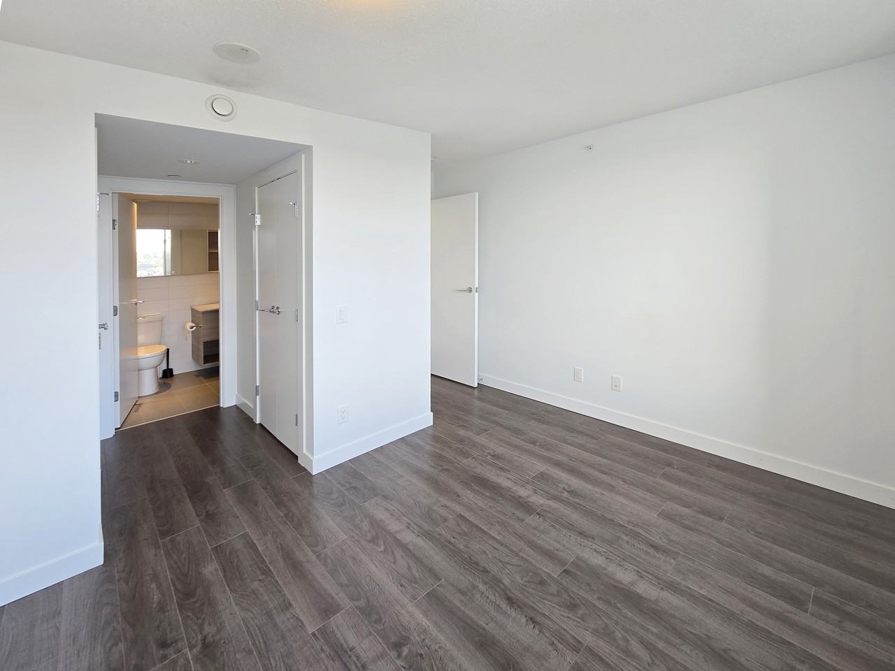 908 Quayside Drive #2202 - Photo 3 of 21