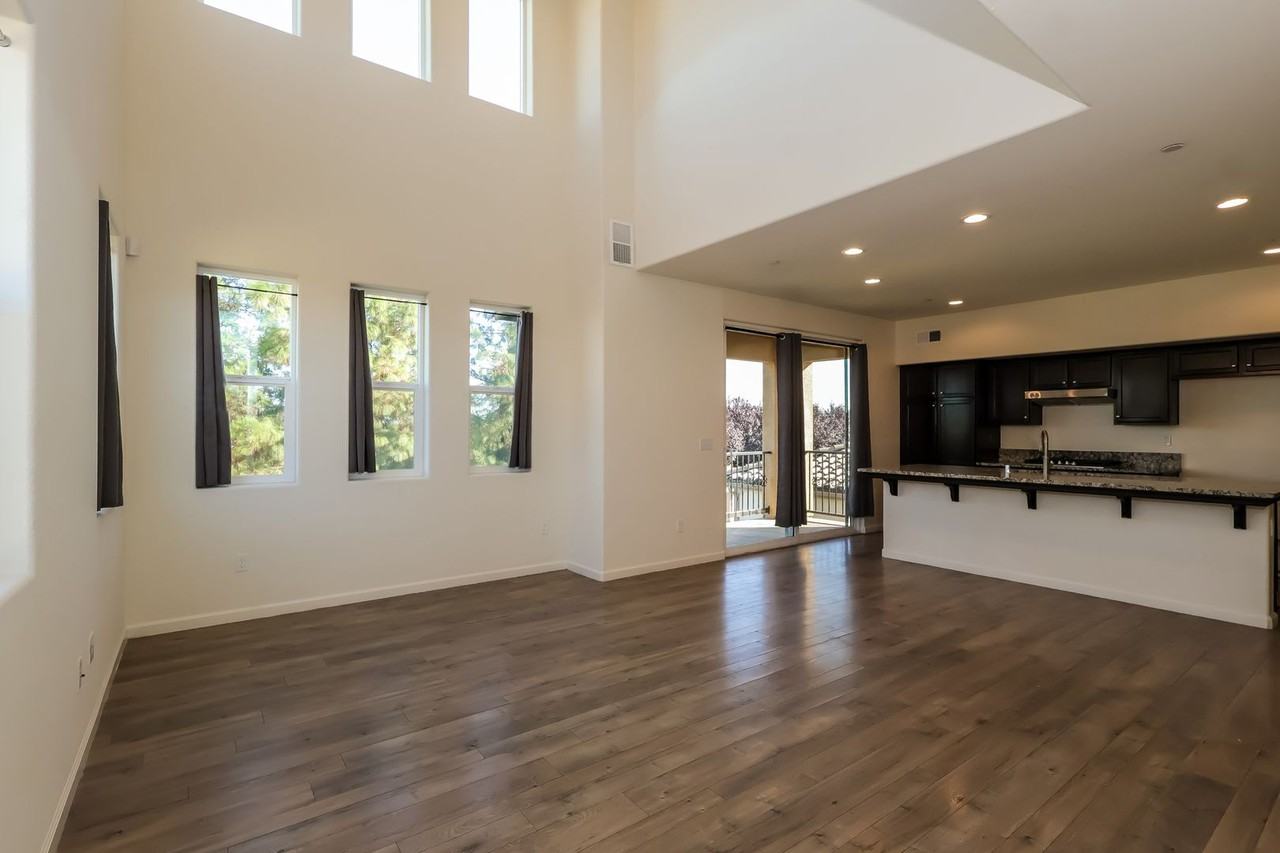 4370 Strathmore Pl - Photo 3 of 17