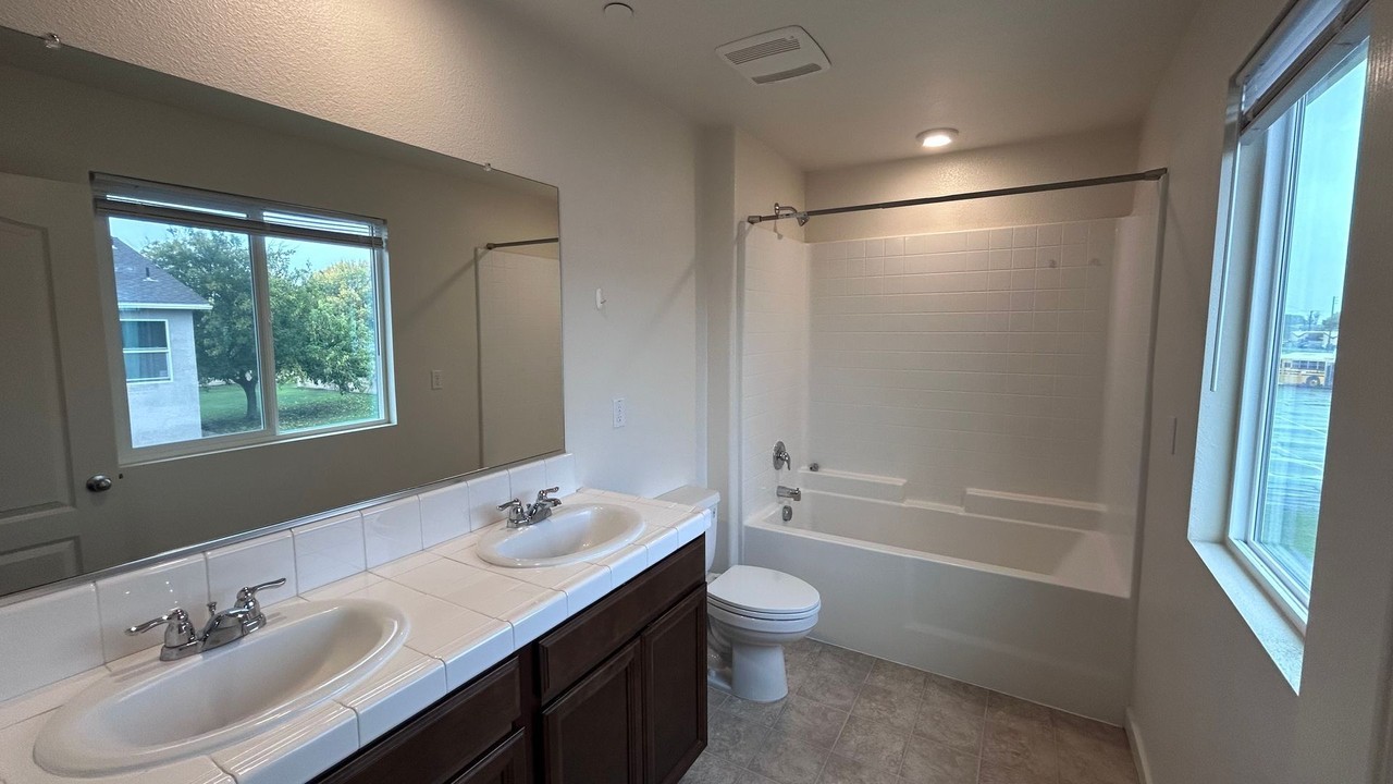 117 Mono Lake Ct - Photo 7 of 32