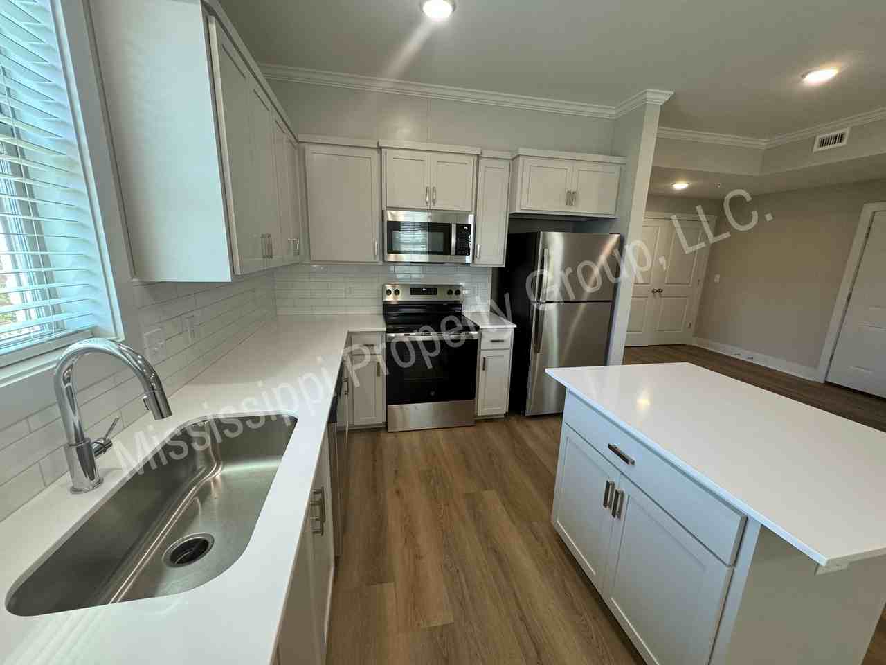 1205 Pleasant Drive - Photo 4 of 17