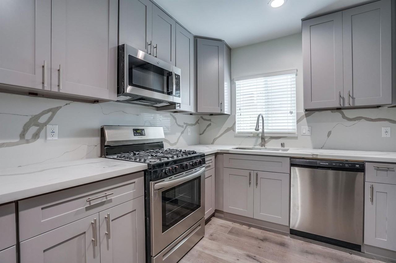 343 Warren Ln (B) - Photo 2 of 5