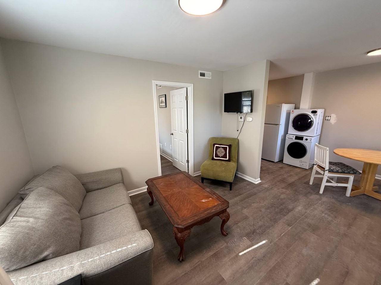 213 N Ann St #5 - Photo 5 of 17