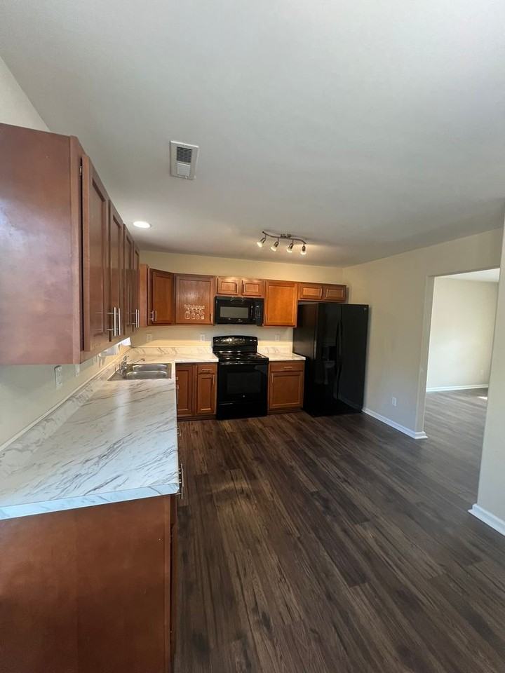 1116 Jordan Lake Ct - Photo 7 of 19