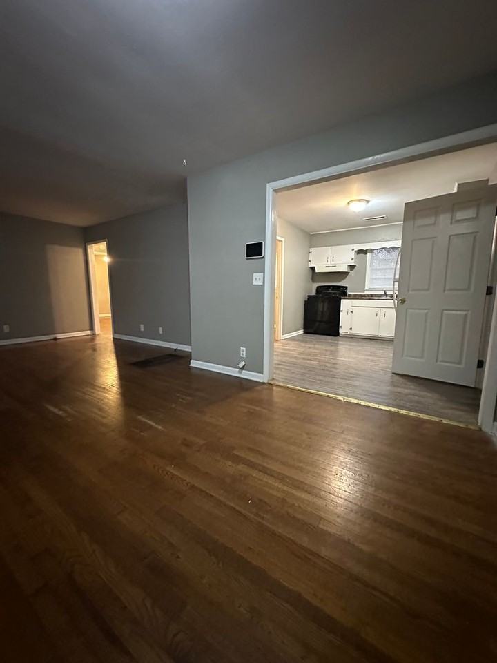 7715 Cecelia Dr - Photo 7 of 20