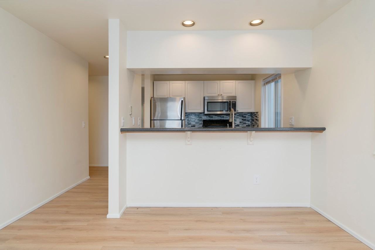 4208 Beach Drive - Photo 5 of 21