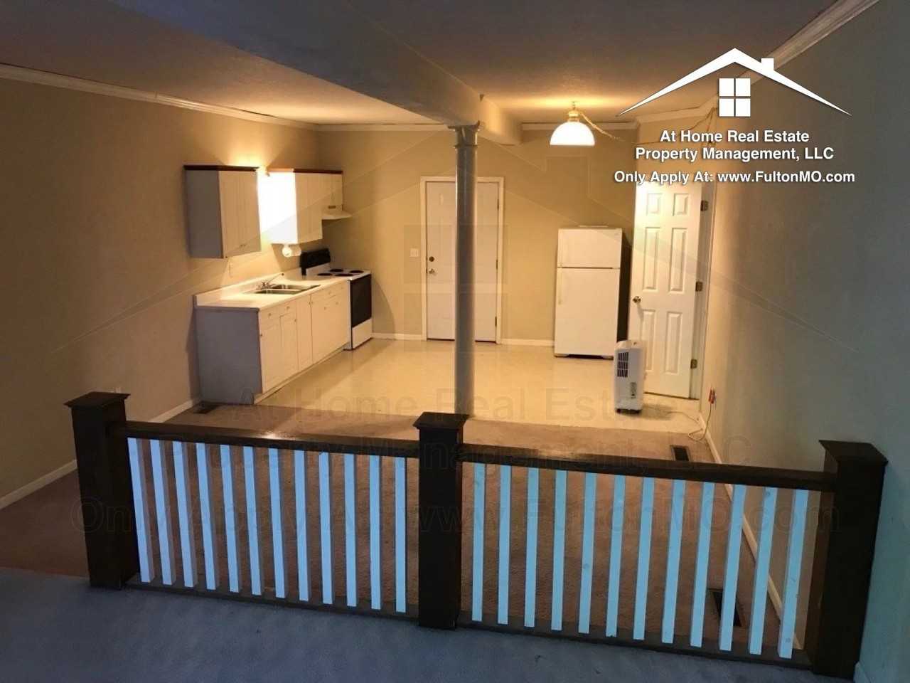 808 Center St - Photo 2 of 7