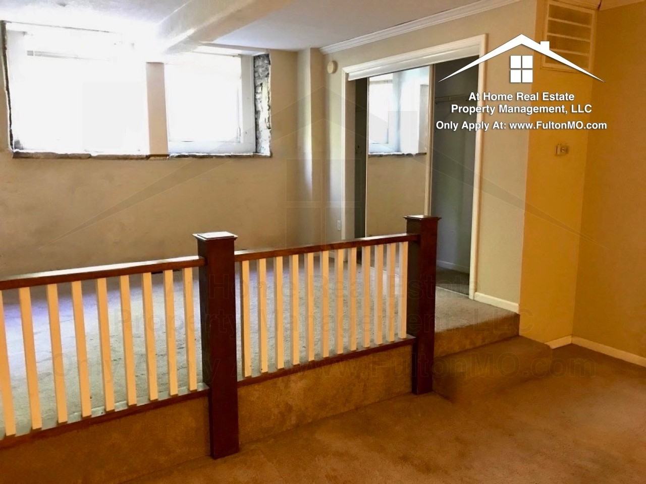 808 Center St - Photo 3 of 7