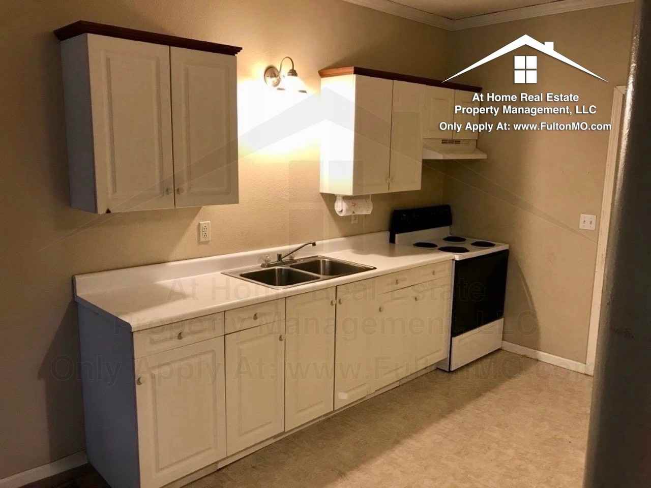 808 Center St - Photo 4 of 7