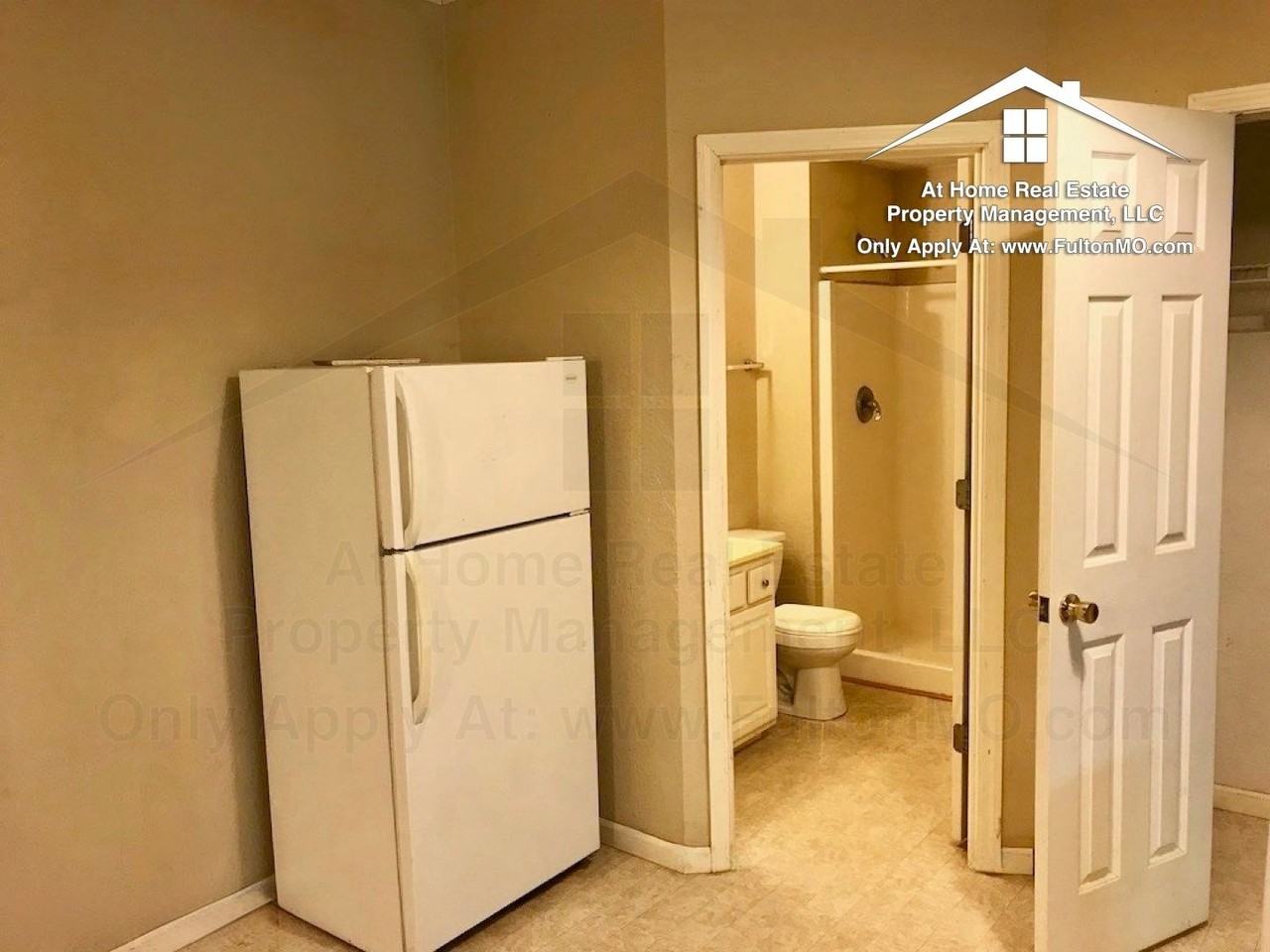 808 Center St - Photo 5 of 7