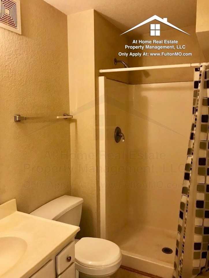 808 Center St - Photo 6 of 7