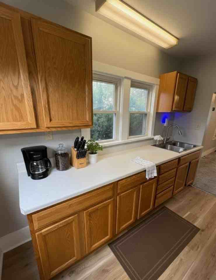 710 Ansborough Avenue - Photo 3 of 18