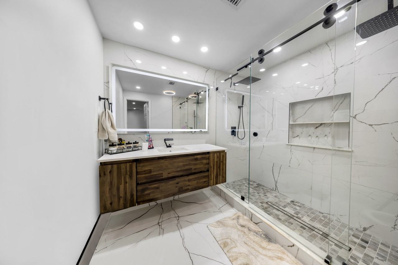 490 W 33rd Pl #NA - Photo 2 of 13