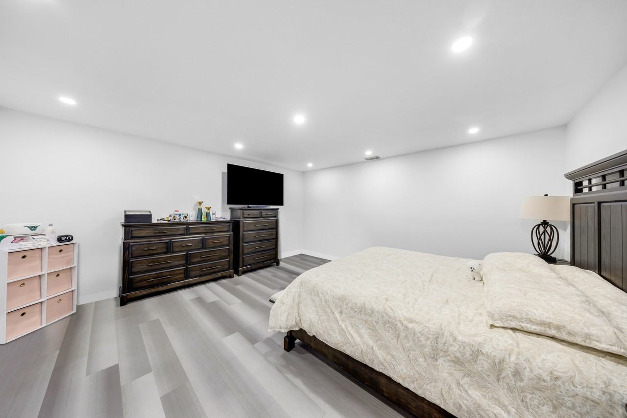 490 W 33rd Pl #NA - Photo 6 of 13